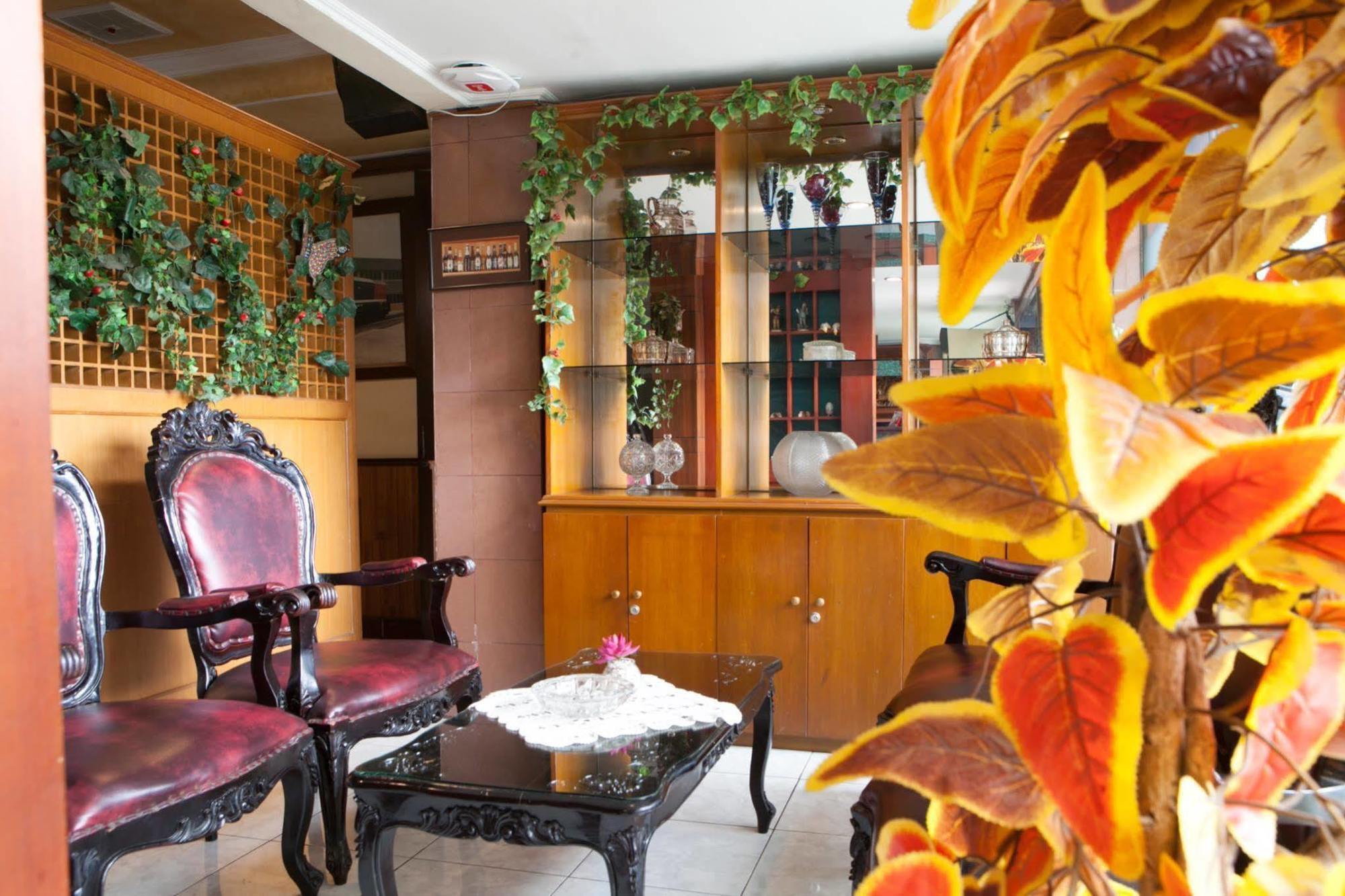 Reddoorz Plus Near Riau Street Μπαντούνγκ Εξωτερικό φωτογραφία