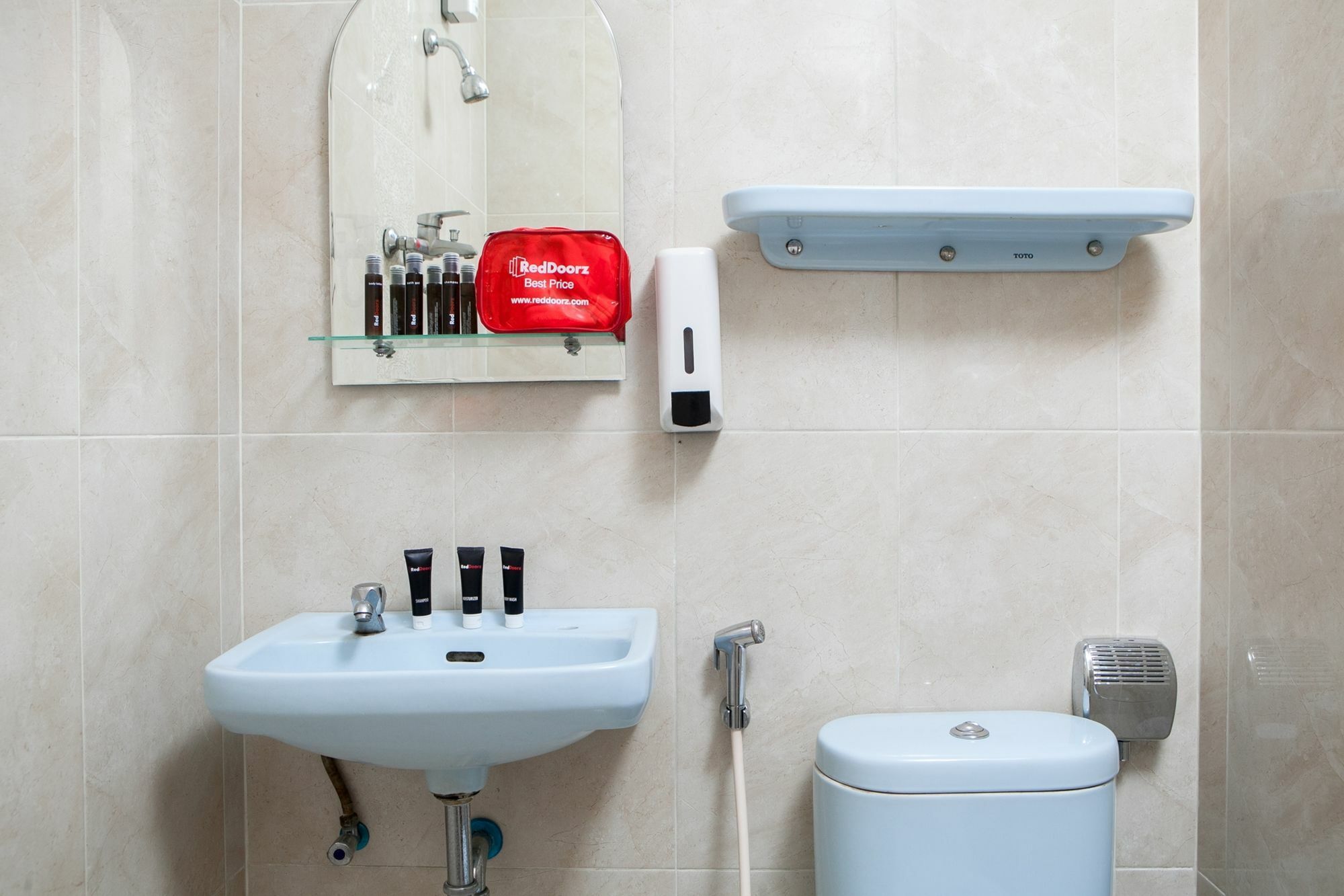 Reddoorz Plus Near Riau Street Μπαντούνγκ Εξωτερικό φωτογραφία